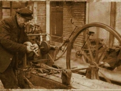 willem-hendriks-met-zijn-scharensliep-in-coevorden